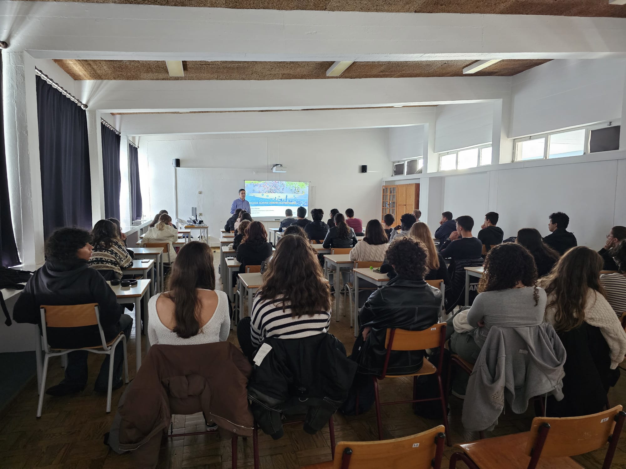 Município das Caldas da Rainha dinamiza ação de sensibilização no âmbito do Plano de Mobilidade Escolar - MODOS SUAVES, CIDADES + SUSTENTÁVEIS